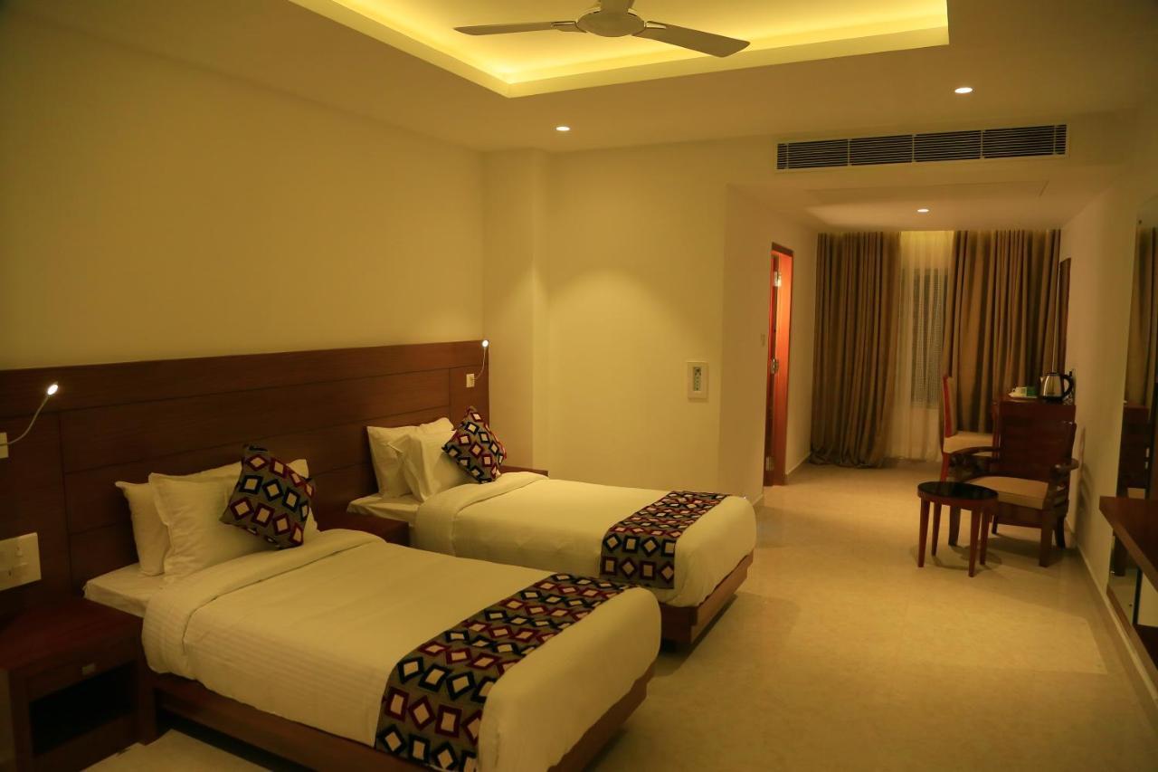 Hotel Victoria International Kattappana ภายนอก รูปภาพ