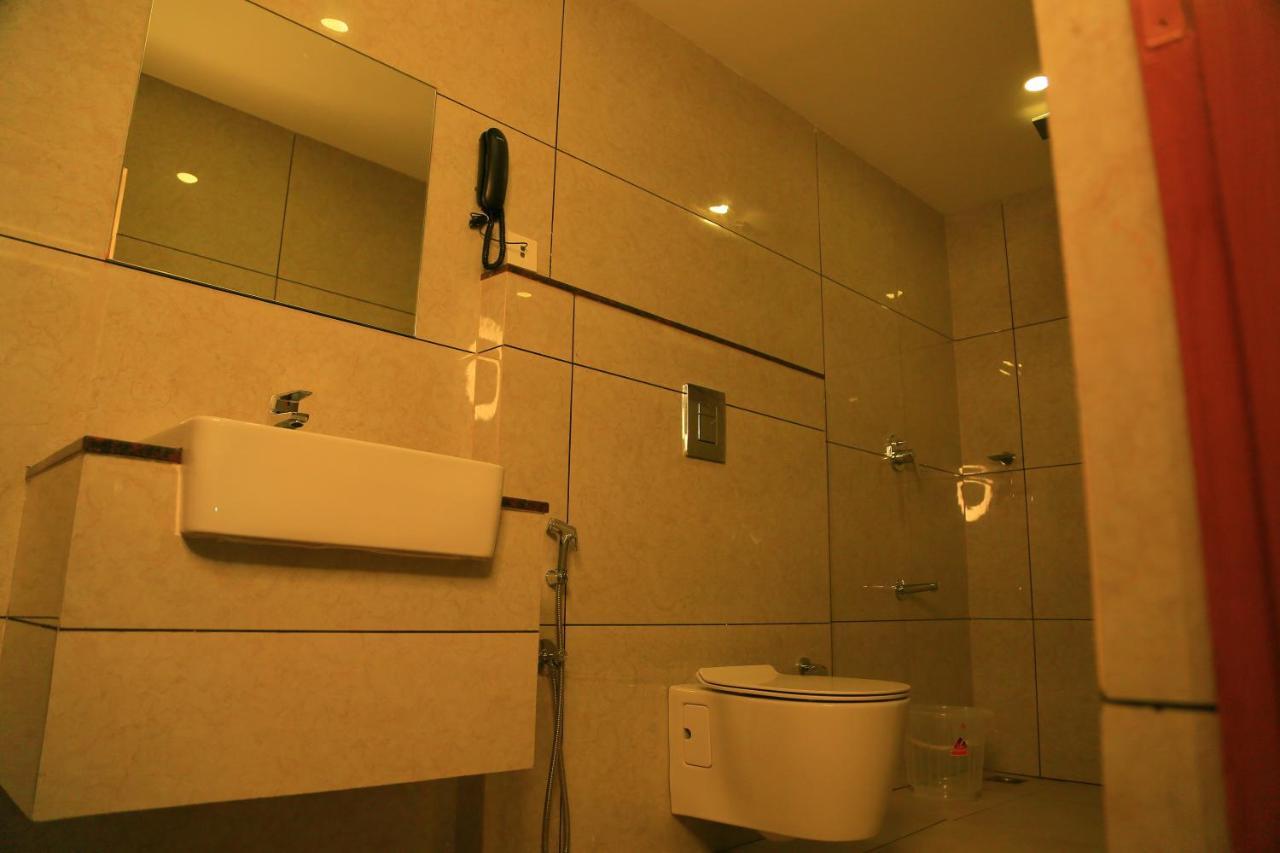Hotel Victoria International Kattappana ภายนอก รูปภาพ