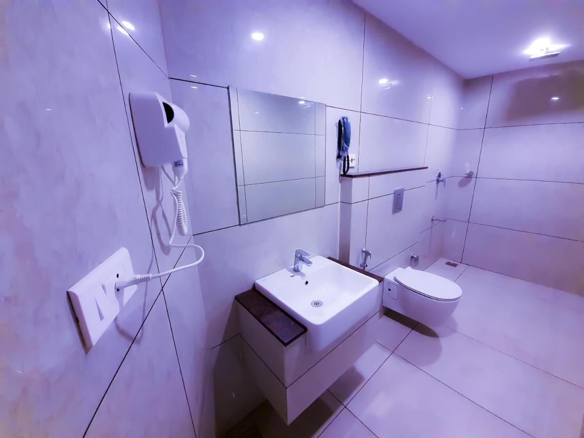 Hotel Victoria International Kattappana ภายนอก รูปภาพ