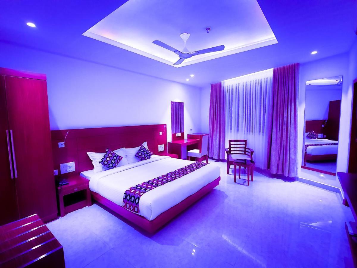 Hotel Victoria International Kattappana ภายนอก รูปภาพ