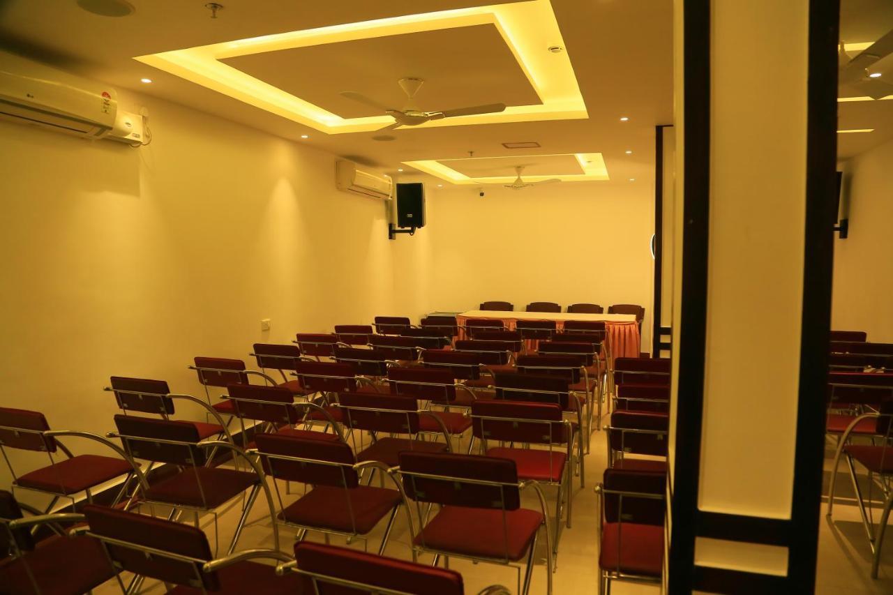 Hotel Victoria International Kattappana ภายนอก รูปภาพ